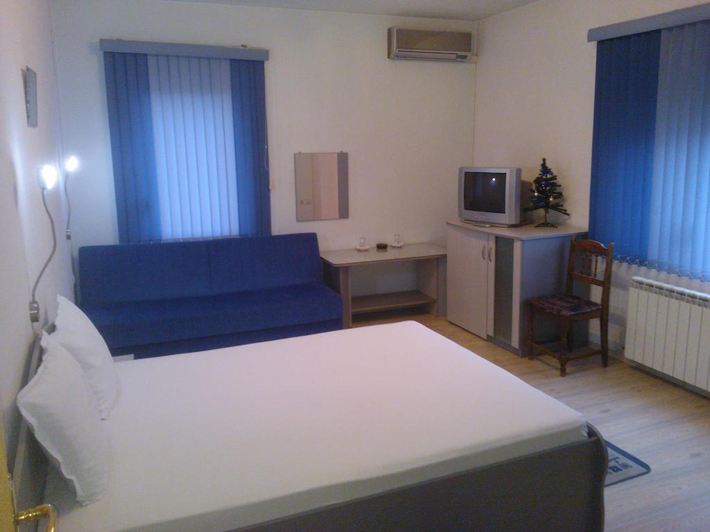 Hotel Tsarevets Asenovgrad Quarto foto