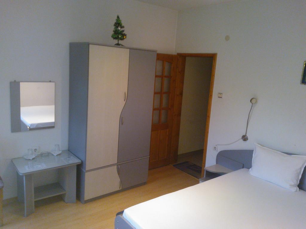 Hotel Tsarevets Asenovgrad Quarto foto