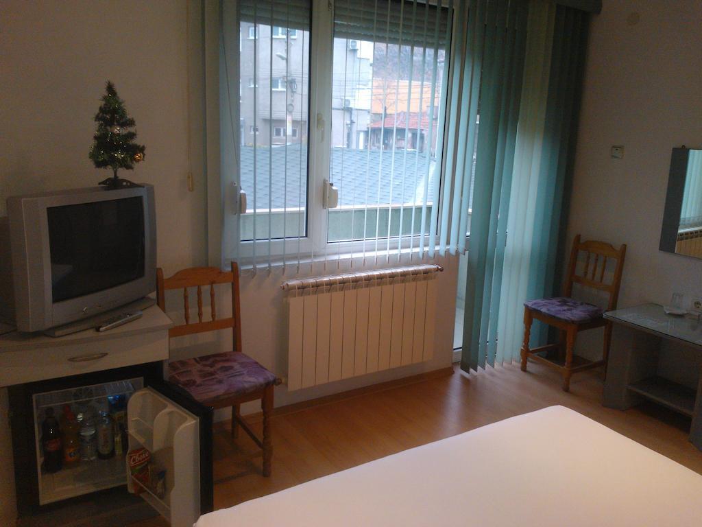 Hotel Tsarevets Asenovgrad Quarto foto